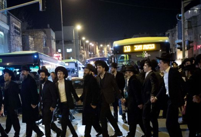 הפגנות חרדים סוערות בירושלים  (צילום:  יונתן סינדל, פלאש 90)