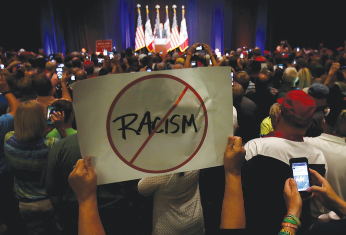 מחאה נגד טראמפ במהלך הקמפיין לנשיאות (צילום:  רויטרס)