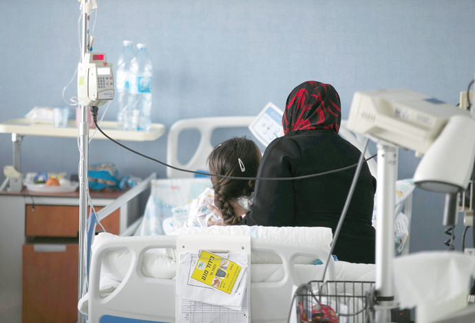 פצועים סורים מקבלים טיפול בבית החולים זיו בצפת (צילום:  רויטרס)