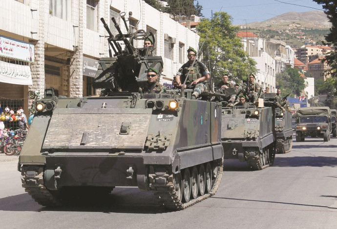 שיירת נגמ"שים של צבא לבנון (צילום:  רויטרס)