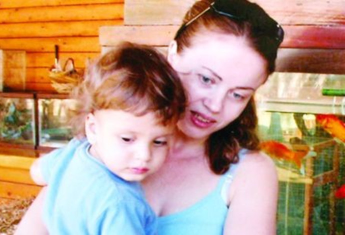 אולגה בוריסוב עם בנה אלון ז"ל (צילום:  רפרודוקציה)