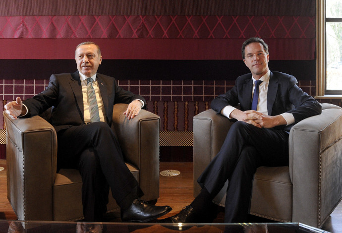 ארדואן וראש ממשלת הולנד מארק רוטה, צילום ארכיון: רויטרס
