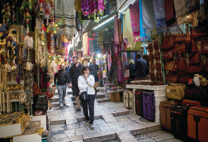 תיירים בירושלים (צילום:  מרים אלסטר פלאש 90, רויטרס)