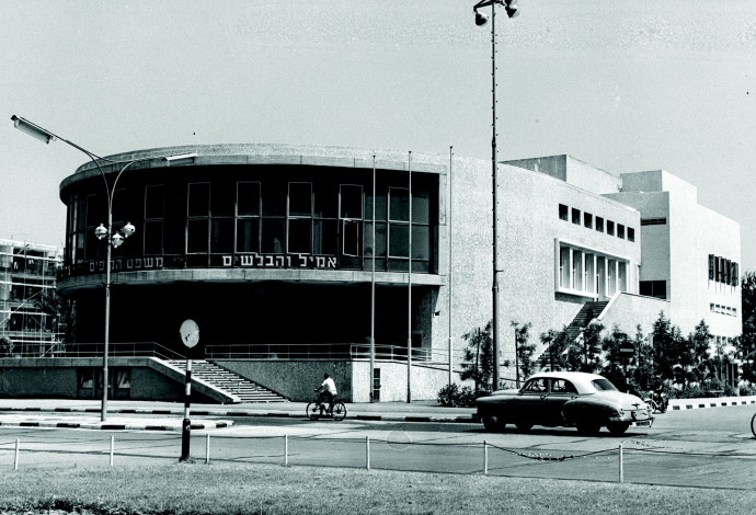 תיאטרון הבימה בשנת 1962 (צילום:  משה פרידן, לע"מ)