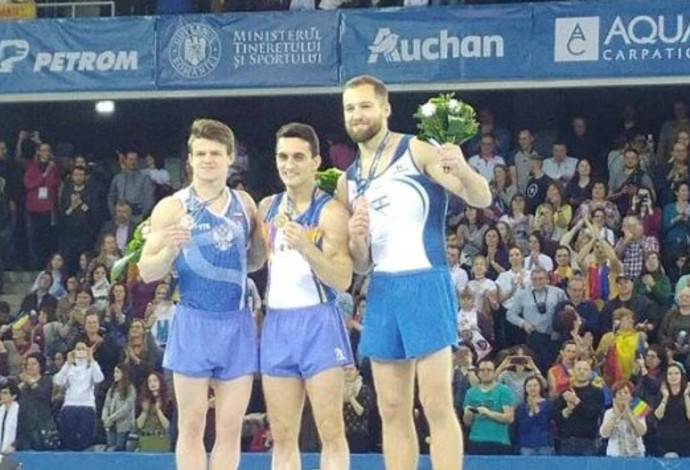 אלכס שטילוב עם מדליית הארד באליפות אירופה (צילום:  הועד האולימפי הישראלי)