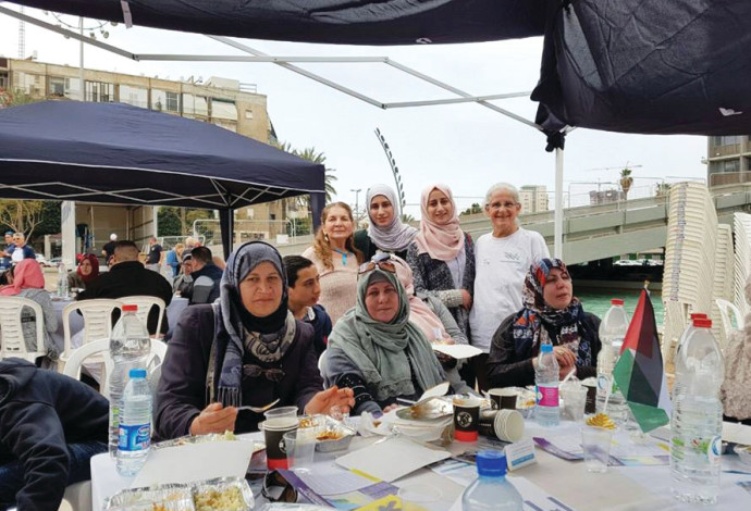 מפגש ישראלי-פלסטיני בכיכר רבין (צילום:  קונגרס ישראלי-פלסטיני - מחשבות של שלום)
