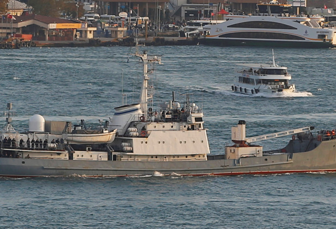 ספינת הביון הרוסית שטבעה בבוספורוס (צילום:  רויטרס)
