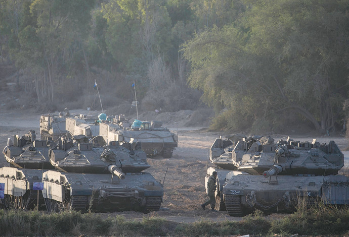 טנקי מרכבה של חיל השריון (צילום:  רויטרס)
