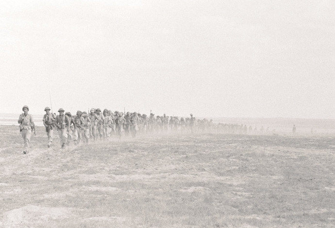 כוח צה"ל ברצועת עזה במהלך מבצע קדש (צילום:  Getty images)
