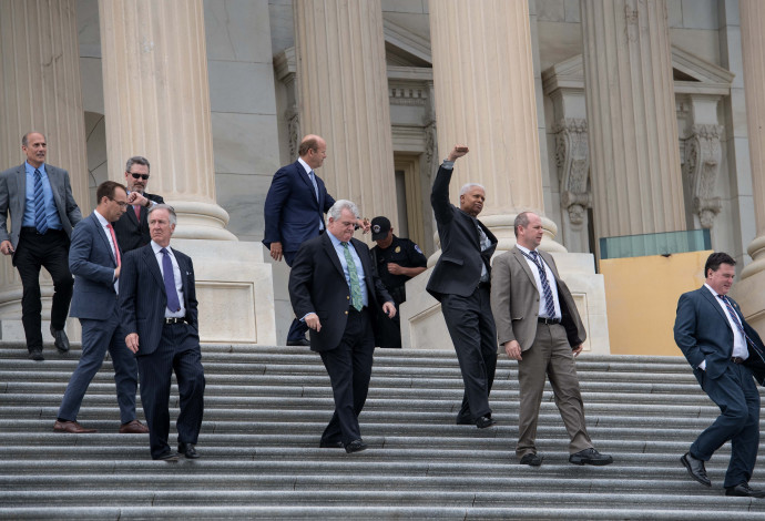 הרפובליקנים שמחים על ביטול אובמה-קר (צילום:  AFP)