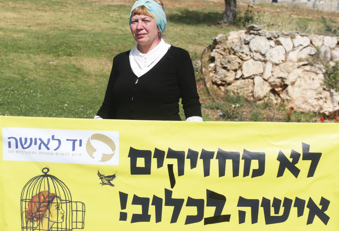 צביה גורודצקי שובתת רעב מול הכנסת (צילום:  מרק ישראל סלם)