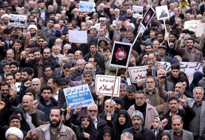 הפגנה באיראן (צילום:  רויטרס)
