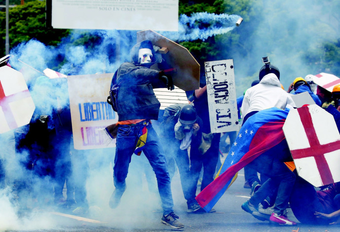 עימותים אלימים בקראקס, ונצואלה (צילום:  רויטרס)
