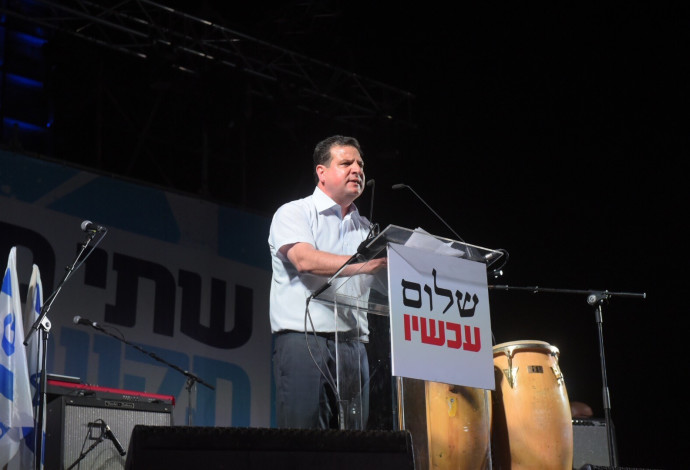 ח"כ איימן עודה בעצרת השמאל בכיכר רבין (צילום:  אבשלום ששוני)