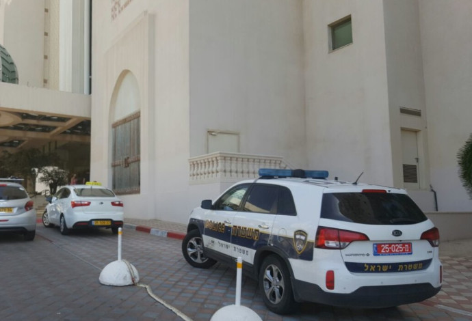 ניידת משטרה באזור מלון הרודס באילת (צילום:  אלון חכמון)