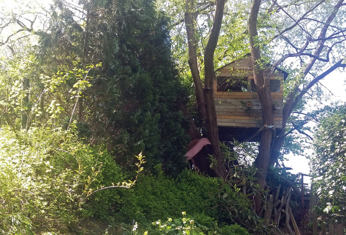 בית על עץ (צילום:  CC BY-SA 3.0)