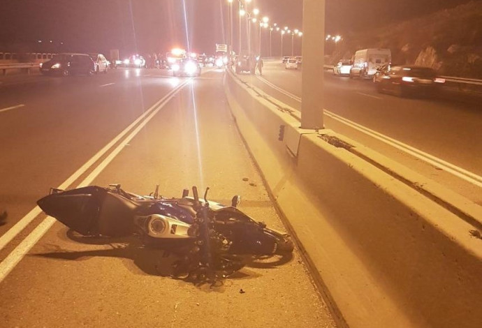 תאונת אופנוע סמוך לאריאל (צילום:  מד"א)