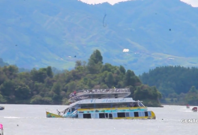 טביעת מעבורת בקולומביה (צילום:  רויטרס)