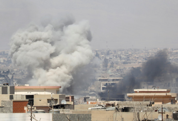הפצצות של צבא עיראק בקרבות במוסול (צילום:  רויטרס)