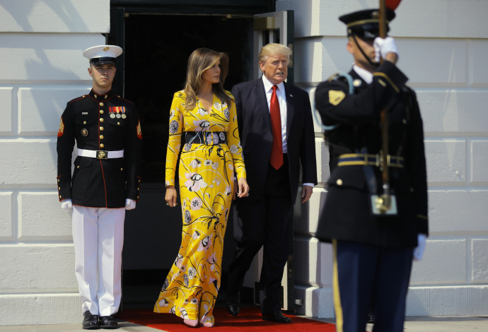 מלאניה טראמפ בשמלה מפתיעה (צילום:  רויטרס)