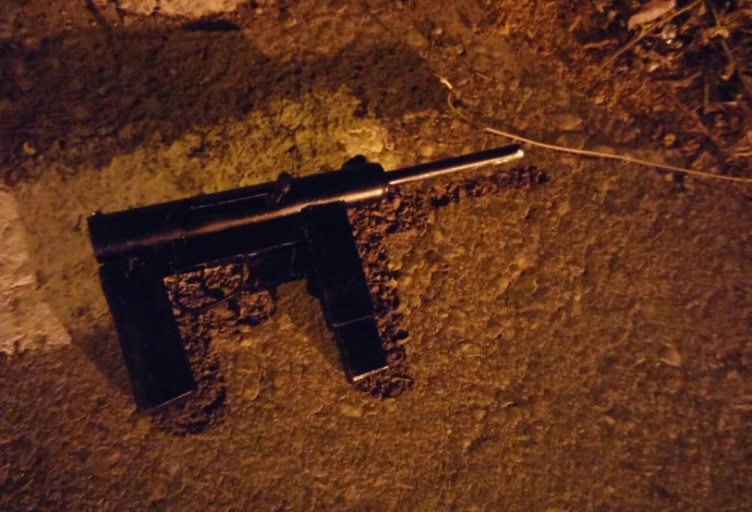 הנשק של החמוש בחברון (צילום:  דובר צה"ל)