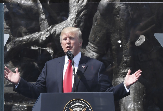 נשיא ארה"ב דונלד טראמפ נואם בוורשה (צילום:  AFP)