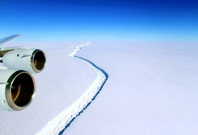 התנתקות קרחון באנטרקטיקה (צילום:  רויטרס)