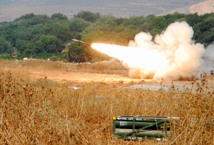 צה"ל יורה אש לעבר חיזבאללה (צילום:  דובר צה"ל)