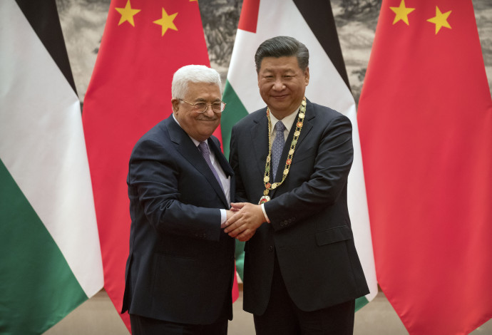 נשיא סין שי ג'ינפינג ויו"ר הרשות הפלסטינית, מחמוד עבאס (צילום:  AFP)
