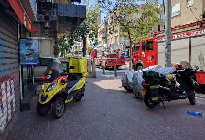 זירת השריפה ברחוב בוגרשוב בתל אביב (צילום:  תיעוד מבצעי מד"א)