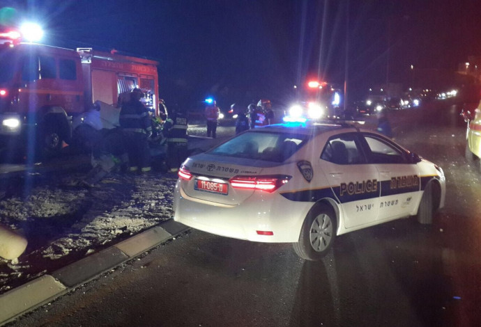 זירת התאונה בכביש עוקף באר שבע (צילום:  תיעוד מבצעי מד"א)