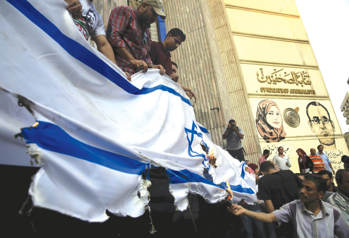 הפגנה נגד ישראל, מצרים (צילום:  רויטרס)