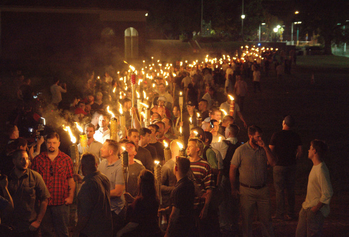 מצעד של פעילי עליונות לבנה בווירג'יניה (צילום:  רויטרס)