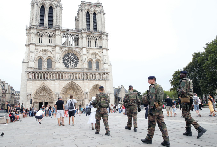 חיילים צרפתים (צילום:  רויטרס)