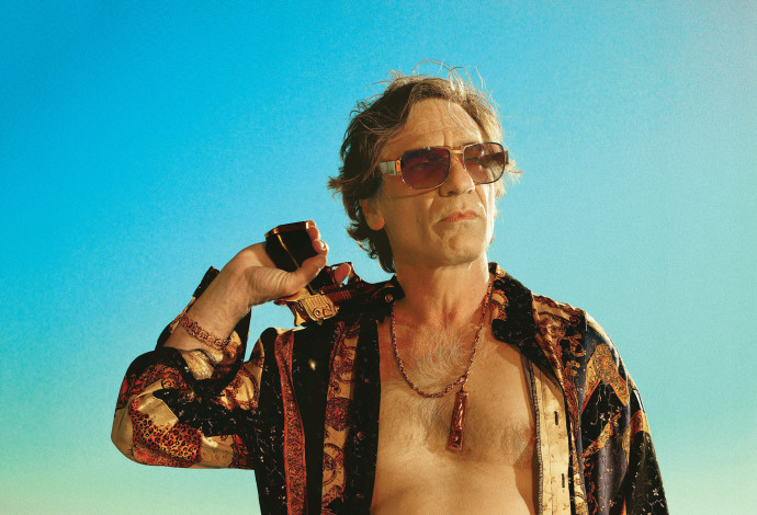 אלון אבוטבול ב''שלג צח'' (צילום: יח''צ)