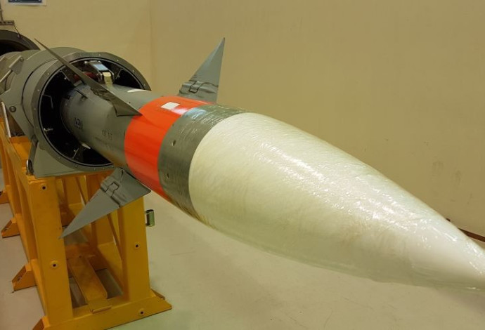 טיל ברק 8 LRSAM (צילום:  התעשייה האווירית)