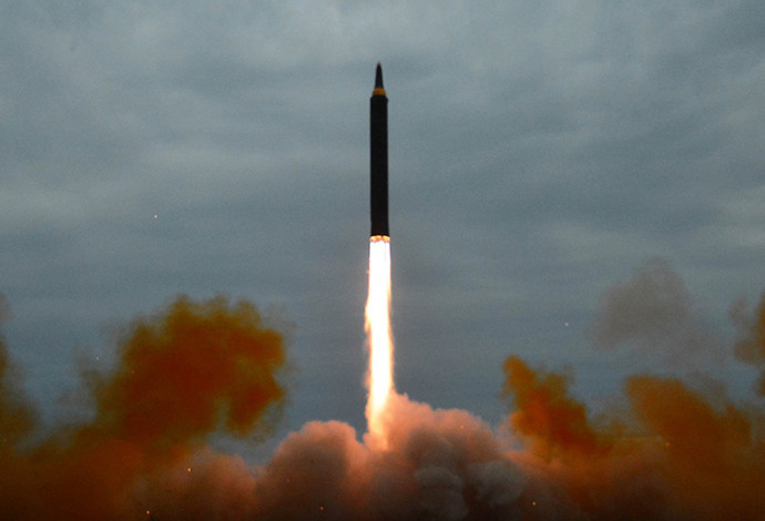תרגיל שיגור טיל בליסטי של קוריאה הצפונית  (צילום:  רויטרס)