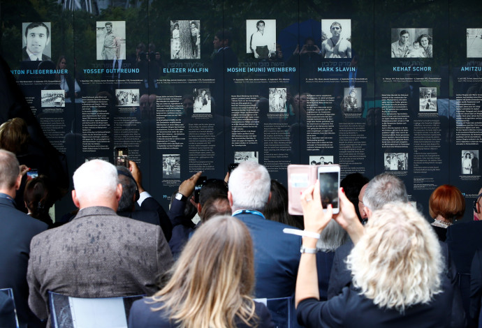 חניכת האנדרטה לזכר הנרצחים באולימפיאדת מינכן (צילום:  רויטרס)