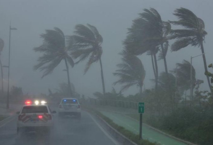 הוריקן אירמה משתולל בפורטו ריקו (צילום:  רויטרס)
