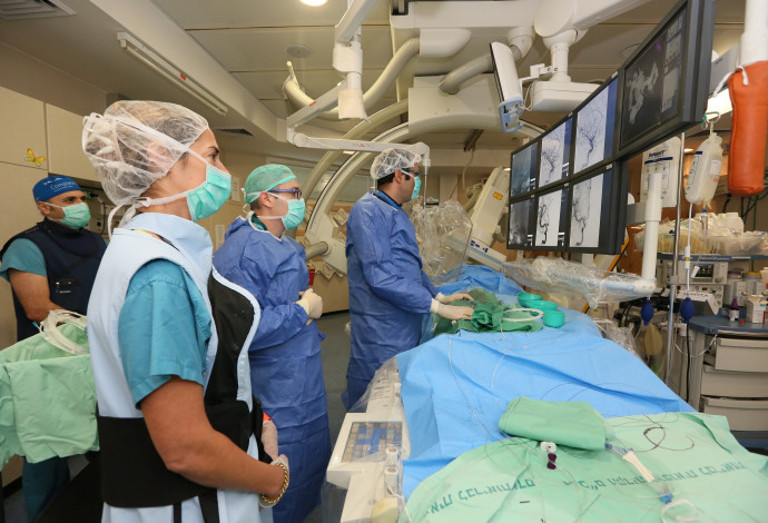 ניתוח מוח בבית החולים רמב"ם (צילום:  דוברות רמב"ם)