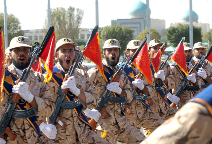 חיילים איראנים (צילום:  רויטרס)