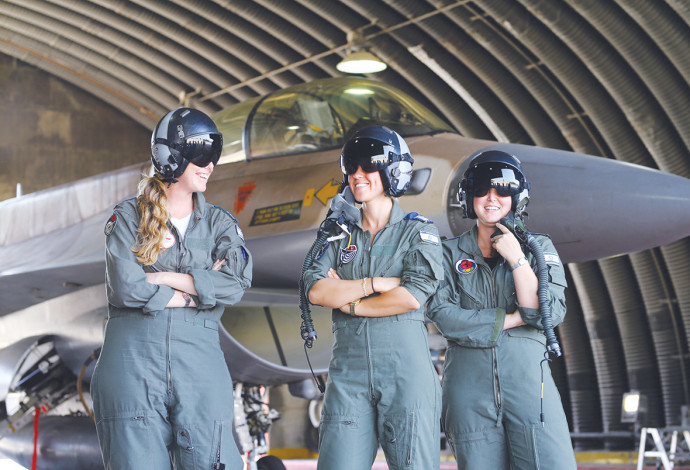 נשות צוות אוויר (צילום:  לירון מולדובן)