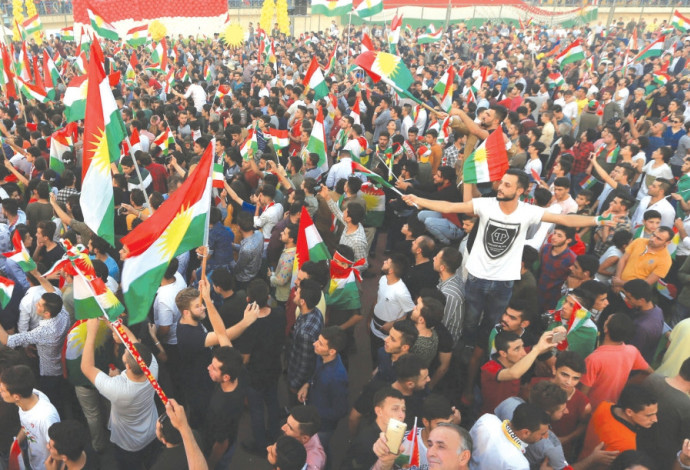 כורדים מפגינים בעד משאל העם (צילום:  רויטרס)
