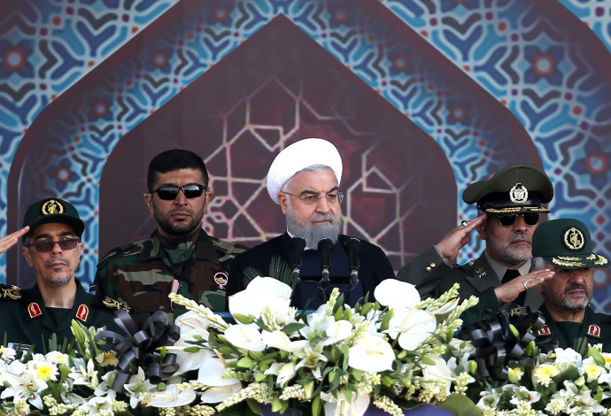 נשיא איראן חסן רוחאני במצעד צבאי (צילום:  רויטרס)