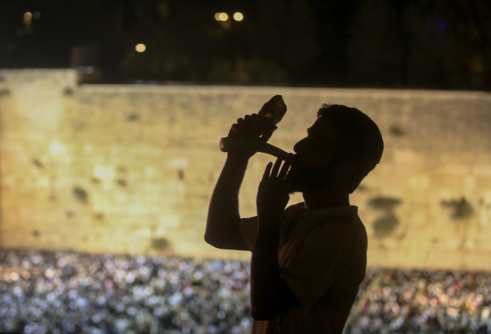 סליחות בכותל (צילום:  מרק ישראל סלם)