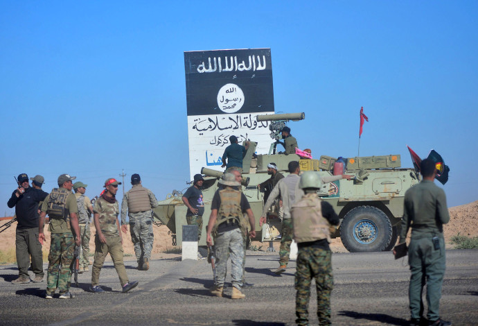 חיילים עיראקים בכניסה לעיר חוויג'ה (צילום:  רויטרס)