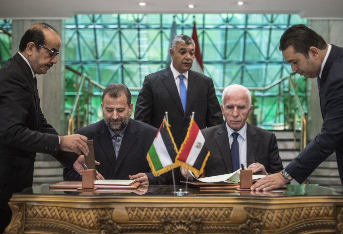הסכם הפיוס בין פתח וחמאס (צילום:  AFP)