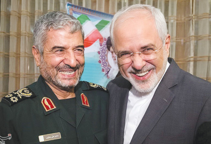 שר החוץ האיראני זריף עם מפקד משמרות המהפכה (צילום:  רויטרס)