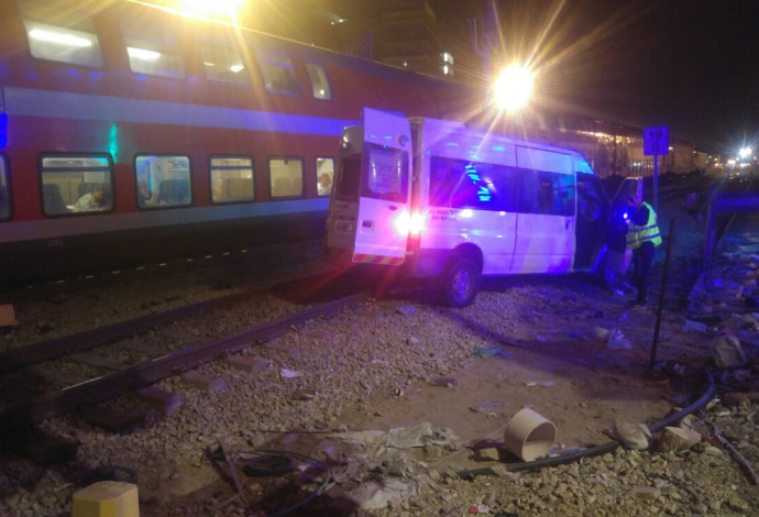 תאונת הרכבת בלוד (צילום:  אבשלום ששוני)
