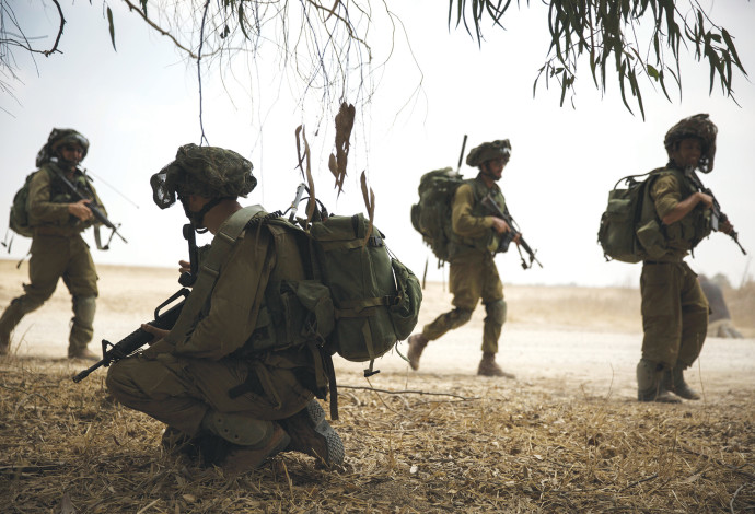 חיילי צה"ל בצוק איתן (צילום:  הדס פרוש , פלאש 90)